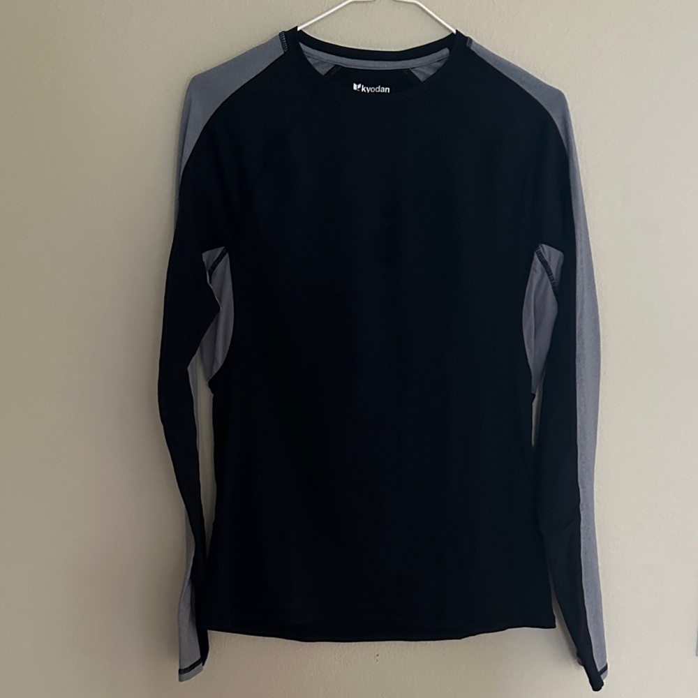 Kyodan Black and Grey Long Sleeve Cold Weather Base Layer EUC